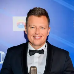 Rafał Brzozowski wiek: Ile lat ma popularny piosenkarz i prezenter?