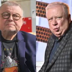 Dwóch mężczyzn, jeden w okularach i koszulce z grafiką, drugi w kratowanej marynarce. Nie ma informacji o tym, ile lat ma syn Marka Sierockiego.