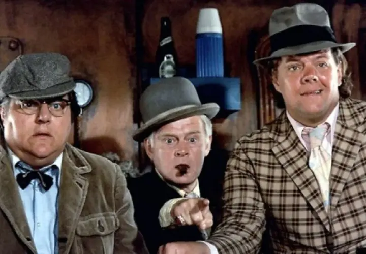 Gang Olsena obsada: Egon, Benny i Kjeld w swoich charakterystycznych strojach.