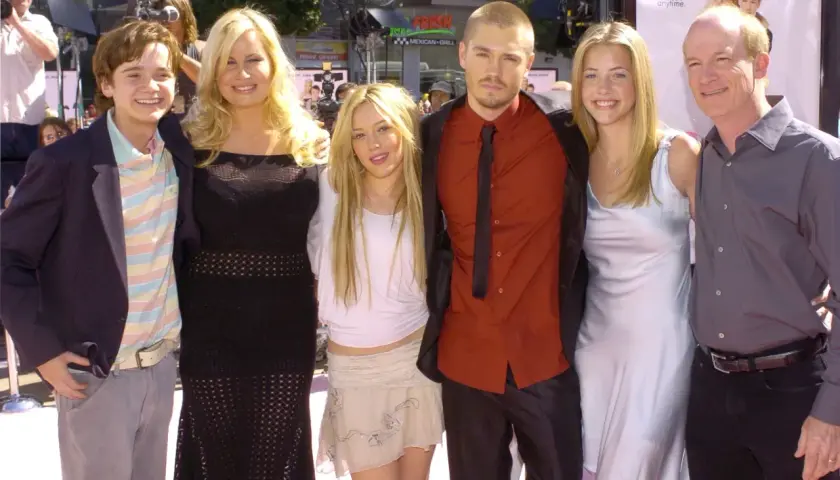Obsada filmu "Historia Kopciuszka" na premierze: Hilary Duff, Jennifer Coolidge, Chad Michael Murray, Haley Duff i inni.