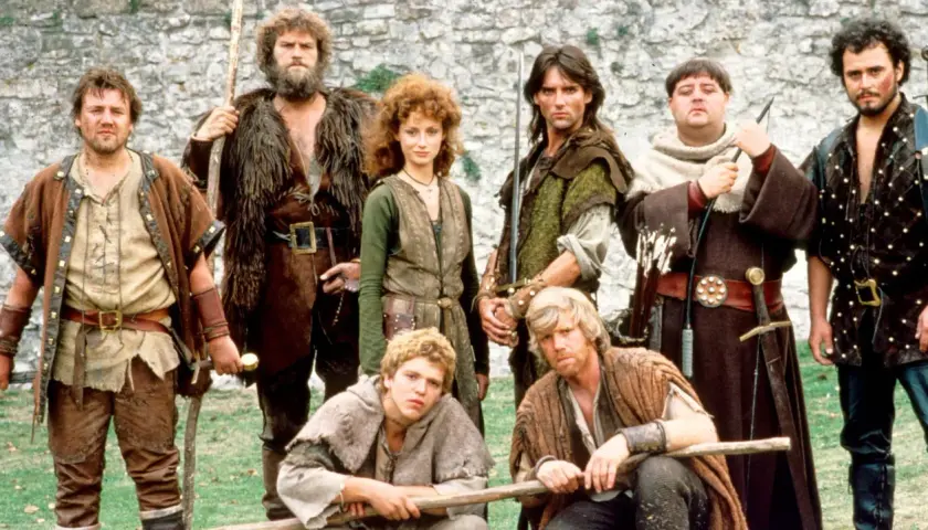 Robin z Sherwood obsada: grupa mężczyzn i jedna kobieta w strojach z epoki, gotowi do walki.