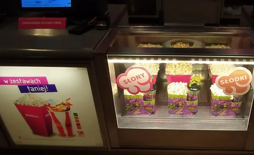 Multikino - cena małego popcornu? Od czego zależy i jak sprawdzić