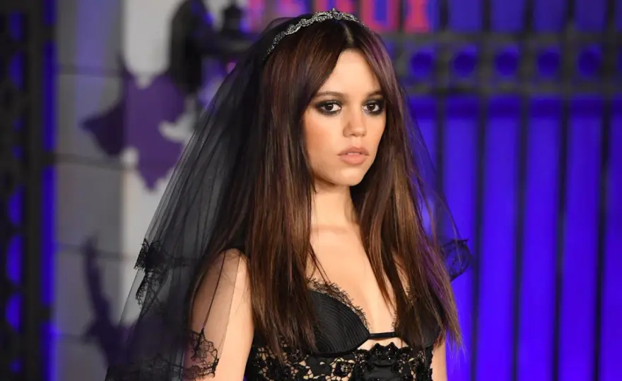 Jenna Ortega - ile lat ma i co stoi za jej popularnością?