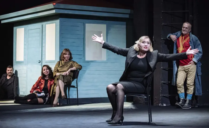 Znani aktorzy którzy występują w teatrze – ich niesamowite role i osiągnięcia