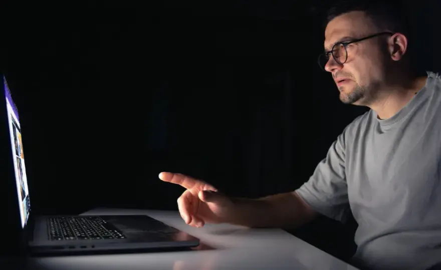Małe decyzje, wielkie emocje – jak interaktywna rozrywka online angażuje użytkowników