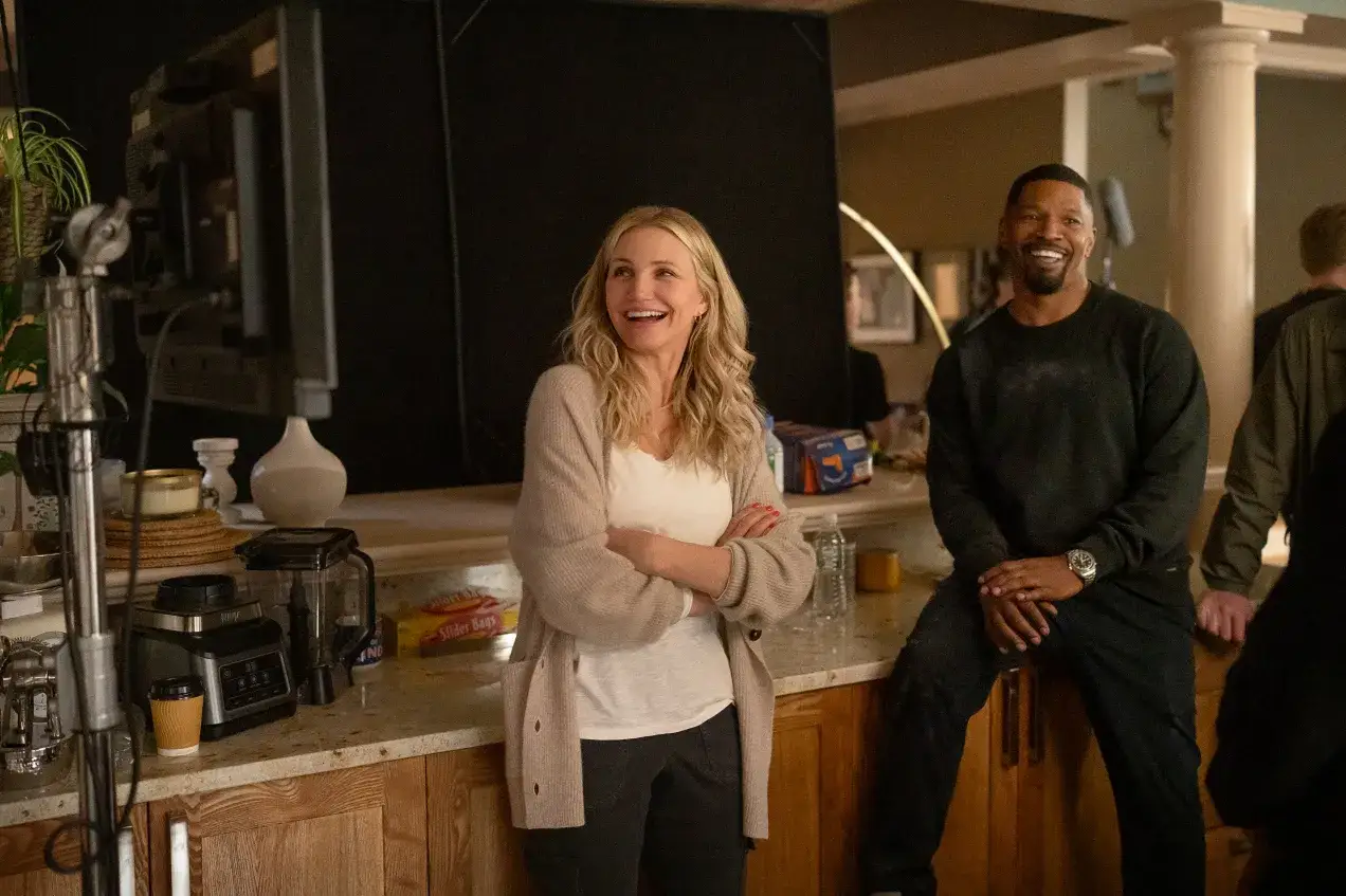 Cameron Diaz i Jamie Foxx znowu w akcji obsada, śmieją się na planie filmowym.